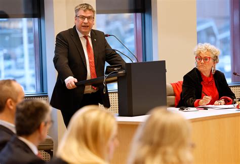 Får lite koselig julegave fra Ap, Sp, SV, MDG, Rødt og V