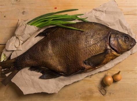 Как засолить леща правильно - 5 вкусных и быстрых рецептов в домашних ...