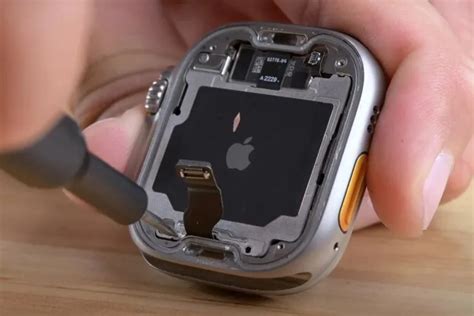 iFixit разобрали Apple Watch Ultra – починить их будет сложно