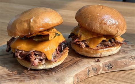 Pulled Pork Calzone - Gefüllte Pizza mit Pulled Pork