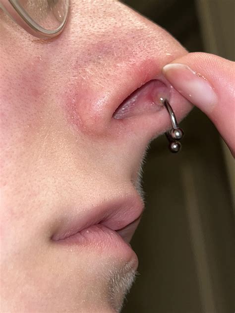 Septum bump : r/piercing