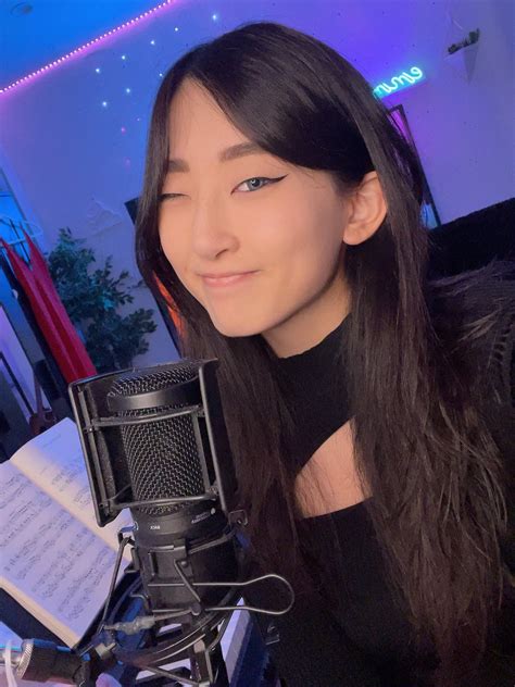 根本花木蘭本尊!亞裔正妹「魅惑上揚丹鳳眼」魅力爆紅 一往下看「川字腹肌馬甲線」直接辣翻眼睛 ️ - 新奇爆報