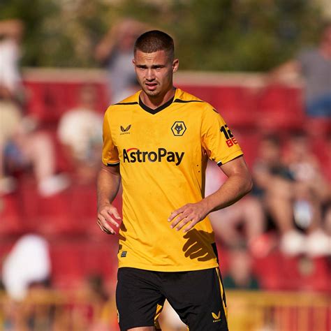 Download Leander Dendoncker AstroPay Wallpaper | Wallpapers.com
