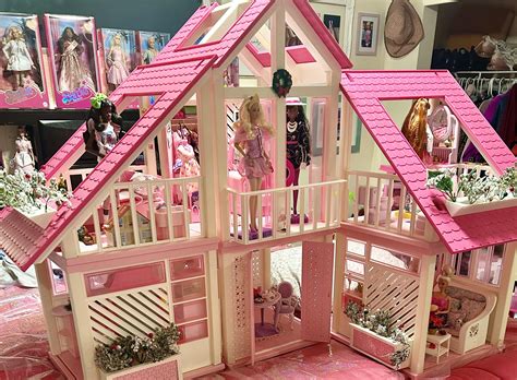 90s Barbie Dreamhouse Six Barbie Dreamhouses That Chart The Evolution