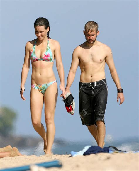 Celebrities in Hot Bikini: Evangeline Lilly - Canadian Actress in Bikini