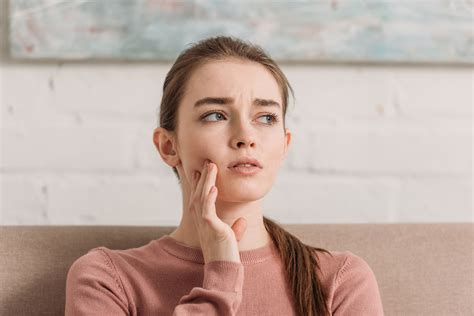 Jaw Pain On One Side | The 6 Possible Causes & Solutions