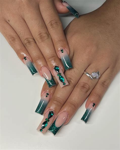 Green Glitter Nails: 30+ Party Looks to Try This Month - Nail Designs Daily