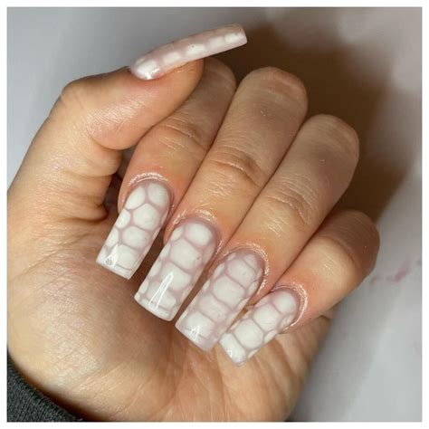 Blooming gel, i segreti di una nail art romantica e colorata