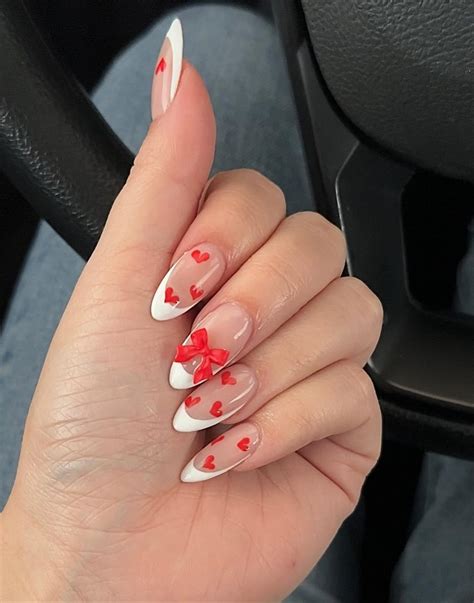 40 Pretty Short Valentine's Day Nail Designs You'll Love in 2025
