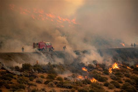 Firefighters battle 25 large blazes in Oregon as record season blazes ...