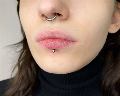 Прокол лабрет для губы в Москве | Студия пирсинга «Piercing.Wiki»