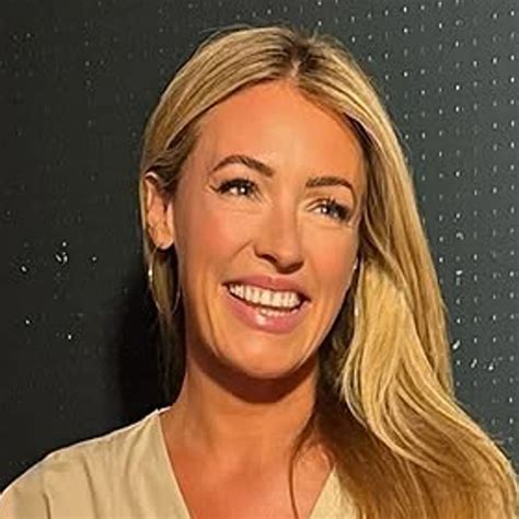 Kristen Bell's outfits in Nobody Wants This: From Joanne's studded belt to her cozy knitwear on ...