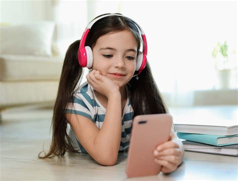 Hidden health risks of headphones and earbuds in children - Earth.com