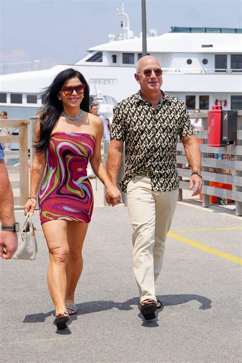 Jeff Bezos Gets Handsy With Fiancée Lauren Sánchez On $500M Yacht