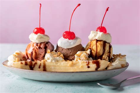 Classic Banana Split Ice Cream Sundae Recipe