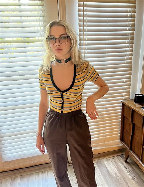 Zoe Moore Is blazing up the Web with her Spicy Pics and Big Tits - CamGirl Vixen Magazine