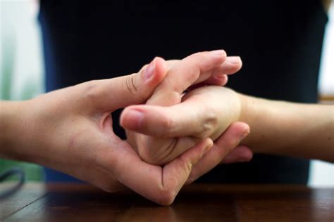 Does Cracking Your Knuckles Cause Arthritis? - Healthcare Associates of ...