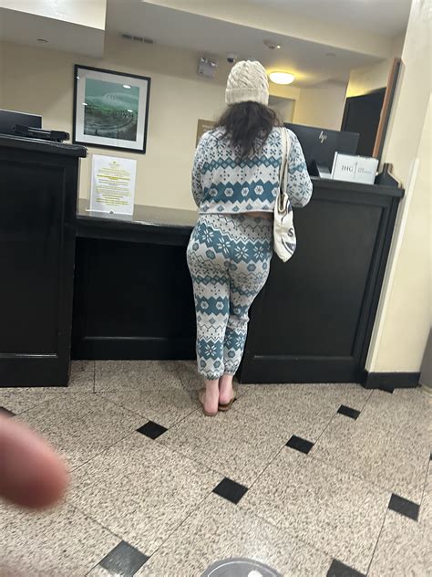 Big Ass White chick at hotel - Forum