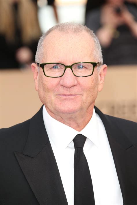 Ed O'Neill says feud with 'Married… With Children' co-star Amanda ...