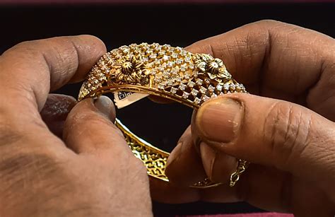 Gold and Silver price today (October 4, 2023): Precious metals trade in red amid rising US ...