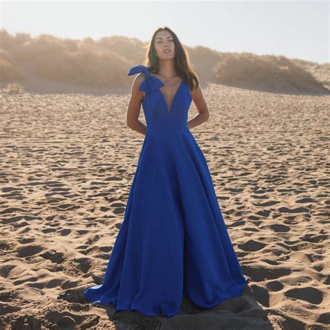 V-Neck Dresses - Mac Duggal