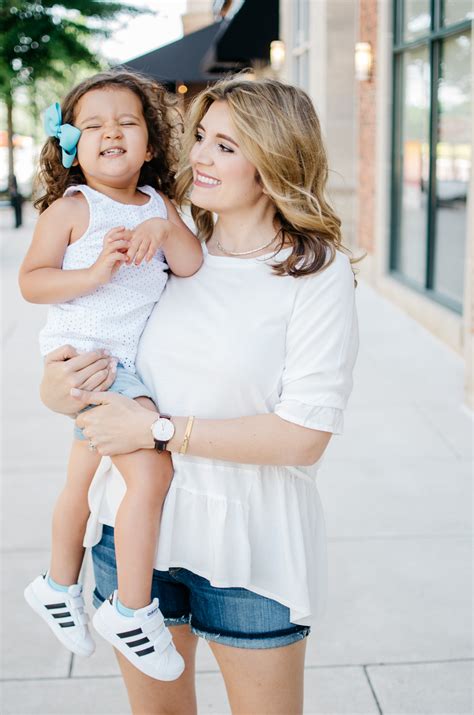 Stapel Kapok Ballon adidas mom daughter walk some clothes Kompression ...