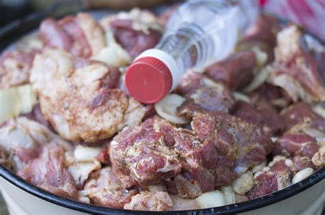 Сколько уксуса на 1 кг мяса для шашлыка требуется: секрет идеального ...