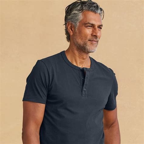Mens Short Sleeve Henley Curved Hem - The Classic T-Shirt Company