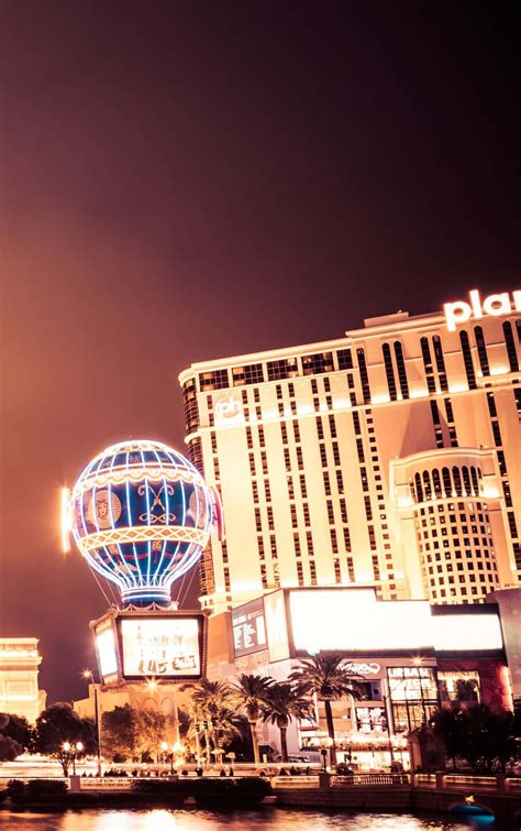 Download Planet Hollywood Las Vegas Phone Wallpaper | Wallpapers.com