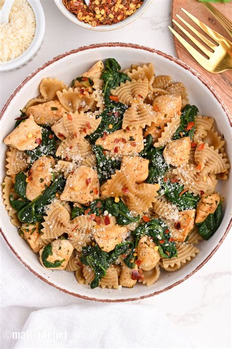 Healthy Chicken Spinach Pasta in 15 Minutes