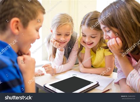 15,268 Kids Playing Computer Games School Images, Stock Photos ...