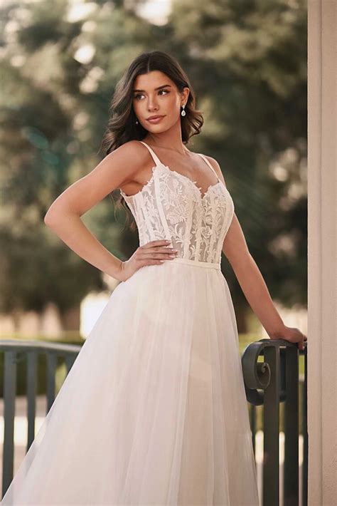 Simple Lace and Tulle A-Line Wedding Dress with Spaghetti Straps