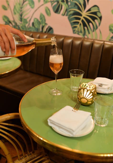 Interiors I love : Leo's Oyster Bar - STACIE FLINNER - Stacie Flinner