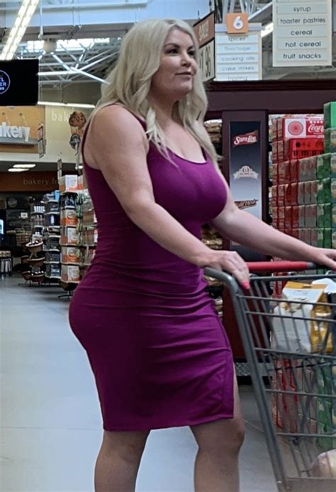 Blonde milf in tight dress - boobs - Forum