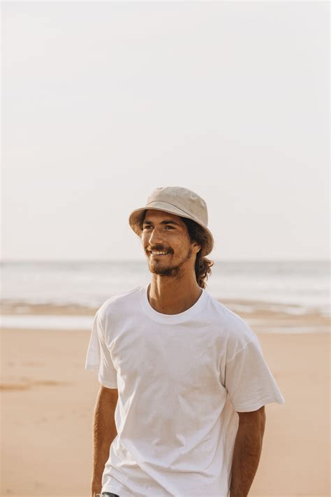 Beige Bucket Hat | Outfits with hats, Bucket hat outfit, Summer hats beach