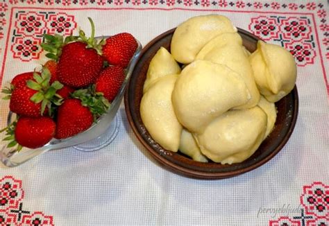 Тесто на вареники с клубникой - классическое на воде, молоке, кефире и ...