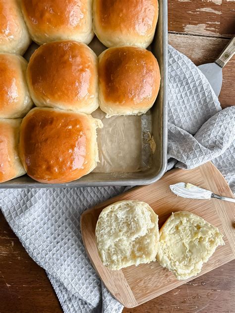 Sweet Hawaiian Rolls - The Farmstyle | Recipe in 2025 | Sweet dinner ...
