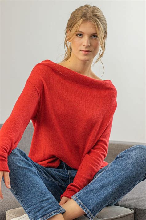Red Cashmere Off-Shoulder Sweater – AGNES | Womens Cashmere Knitwear