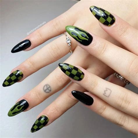 30 Best Black & Green Nail Design Ideas You Should Check