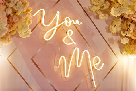 Our Favorite Neon Wedding Sign Ideas | Wedding Spot Blog
