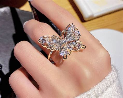 𝒷𝓊𝓉𝓉ℯ𝓇𝒻𝓁𝓎 | Бриллиантовые кольца, Модные кольца, Бижутерия