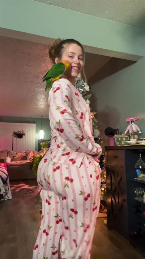 Destiny (@queen_egirll27) - Urlebird