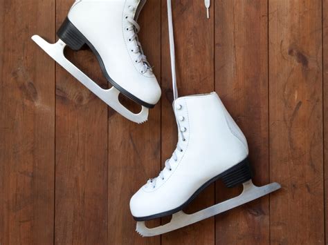 How to Ice Skate for the First Time - 2024 Guide - Nhlink.net