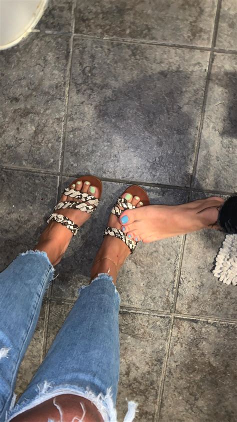 Real Sisters.. tehehe : r/feetfindercom