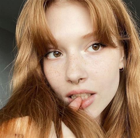 KATYA SITAK // Beautiful Redheads // ig:katyasitak Vibrant Red Hair, Women With Freckles, Ginger ...