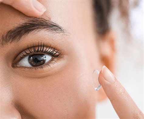 Eyes in Comfort: Can a Humidifier Relieve Dryness from Contact Lenses?