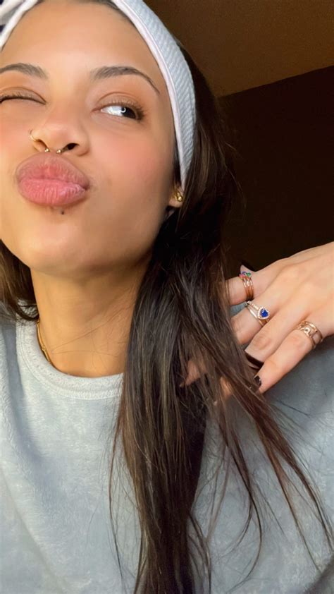 Kiara Marie Olmo Rosario | Pensamientos de la noche 😆 #reels #porjoder #more | Instagram