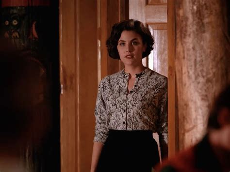 Donna Twin Peaks Outfits