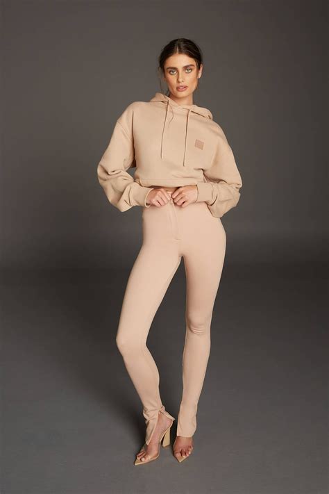 Фаст-фэшн бренд Forever 21 выпустил коллекцию в коллаборации с Barneys ...