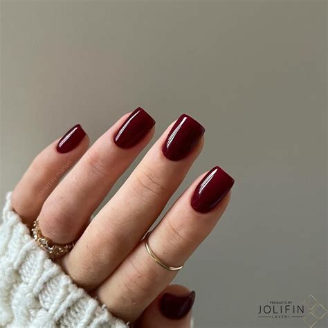 23+ Chic & Simple Red Nail Ideas (2024) - DrExplains